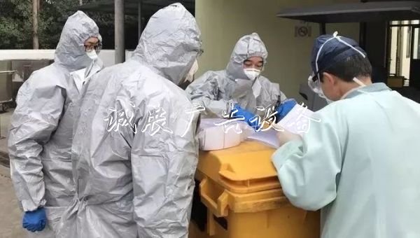 真硬漢！他們翻找醫(yī)垃圾收集亭廢垃圾箱，只為萬無一失