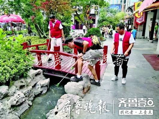 濟(jì)南歷下以“首善”標(biāo)準(zhǔn)刷新廣告垃圾箱城市顏值：清垃圾、貼標(biāo)識(shí)、擦宣傳欄