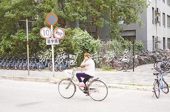 此前出現(xiàn)在無名路上的“葛宇路”路牌。