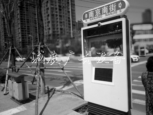 沈陽試水智滾動(dòng)廣告燈箱慧街路牌