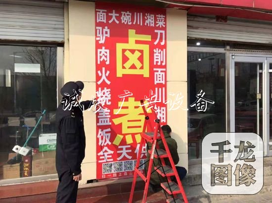 朝陽小紅門城管清滾動(dòng)燈箱理整治違規(guī)戶外廣告