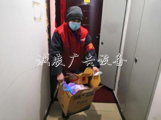 南苑鄉(xiāng)福海棠華苑社區(qū)：封閱報(bào)欄燈箱閉管理人心齊共盼春來(lái)“海棠”開(kāi)
