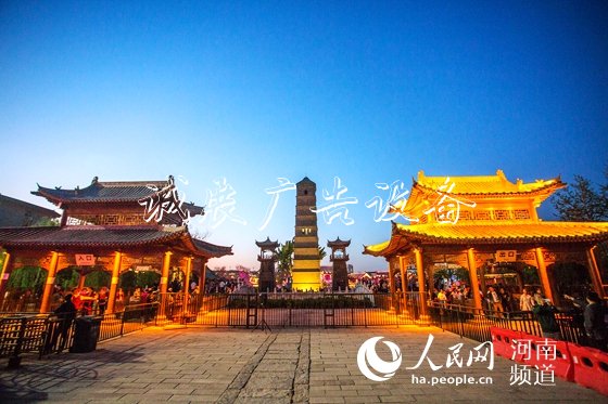 河南洛陽(yáng)探索文旅融合:讓文化"活"起來(lái)　　古都洛陽(yáng)已經(jīng)成了新晉“網(wǎng)紅”。　　在某視頻平臺(tái)的“打卡”榜上，洛陽(yáng)高居榜眼。華燈璀璨的應(yīng)天門、別具一格的九州池、古今輝映的洛邑古城，<a href=