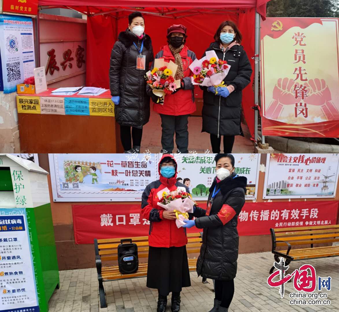 柔肩亦擔重任，巾幗不讓須廣告燈箱眉——辰興家園社區(qū)巾幗在行動