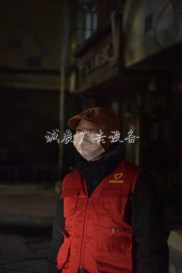 內(nèi)心有光 溫暖善良，滾動廣告燈箱看社區(qū)志愿者在防疫一線發(fā)