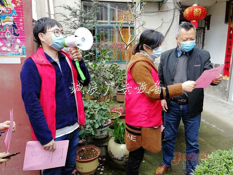 老廠社區(qū)開(kāi)展“文明指路牌燈箱祭掃 平安清明”宣傳
