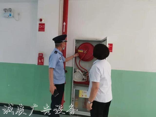 【治庸·鐵軍】“后浪路牌”返校，社區(qū)民警助學(xué)忙