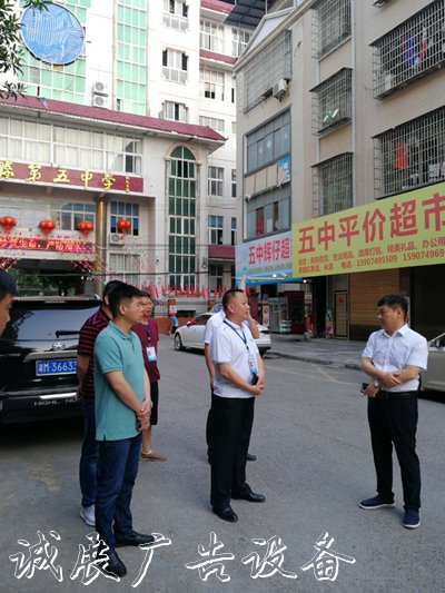 讓每一位學(xué)生都安全 湖南指路牌道縣嚴(yán)查共管護(hù)航學(xué)校食品安全