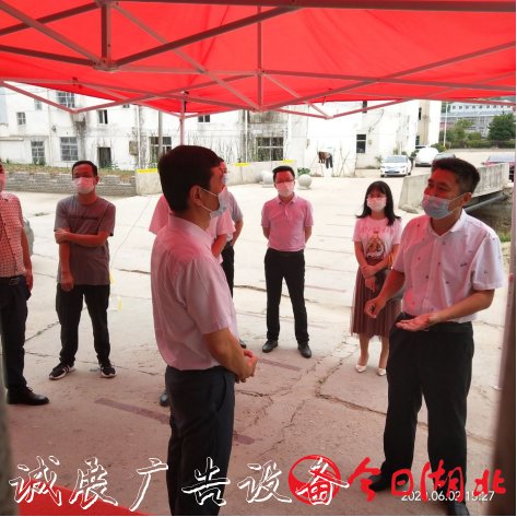 麻城市市長蔡緒安深入三河口滾動廣告燈箱中心學(xué)校檢查督導(dǎo)初三復(fù)學(xué)復(fù)課工作