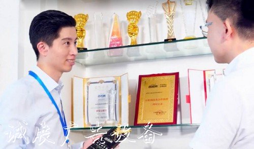 百姓網(wǎng)優(yōu)秀代理商：宣傳欄5年業(yè)績(jī)暴增20倍，90后詮釋“
