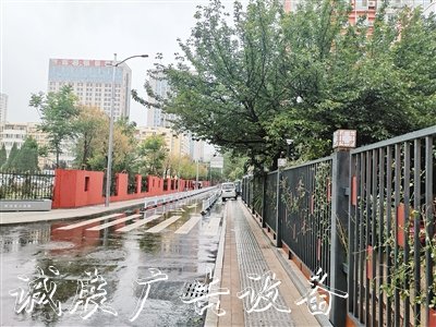太陽(yáng)能擋車柱 墻面繪畫(huà)文化宣傳欄“超級(jí)瑪麗” 多功能路燈