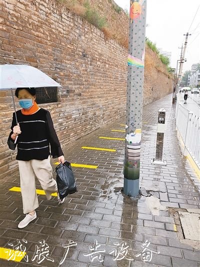 太陽(yáng)能擋車柱 墻面繪畫(huà)文化宣傳欄“超級(jí)瑪麗” 多功能路燈