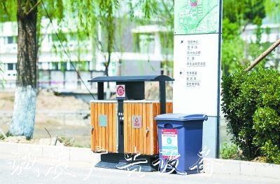 新版北京垃圾分類條例明日戶外滾動(dòng)燈箱實(shí)施帶蓋的口罩垃圾箱成新標(biāo)配