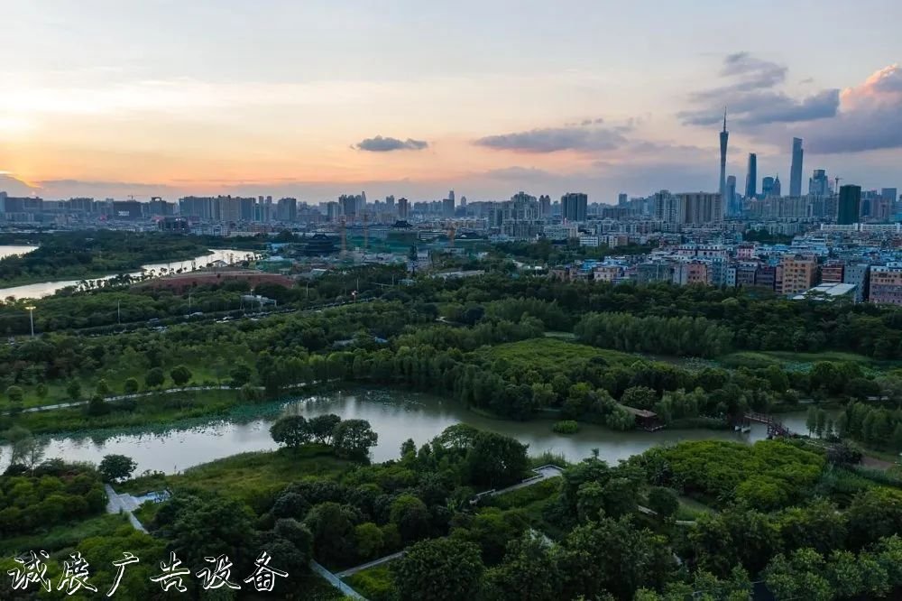 霓虹璀璨的不夜城里，太陽能垃圾桶讓我們一起守護(hù)這片黑暗