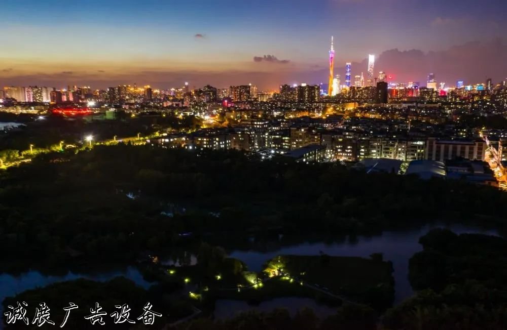 霓虹璀璨的不夜城里，太陽能垃圾桶讓我們一起守護(hù)這片黑暗