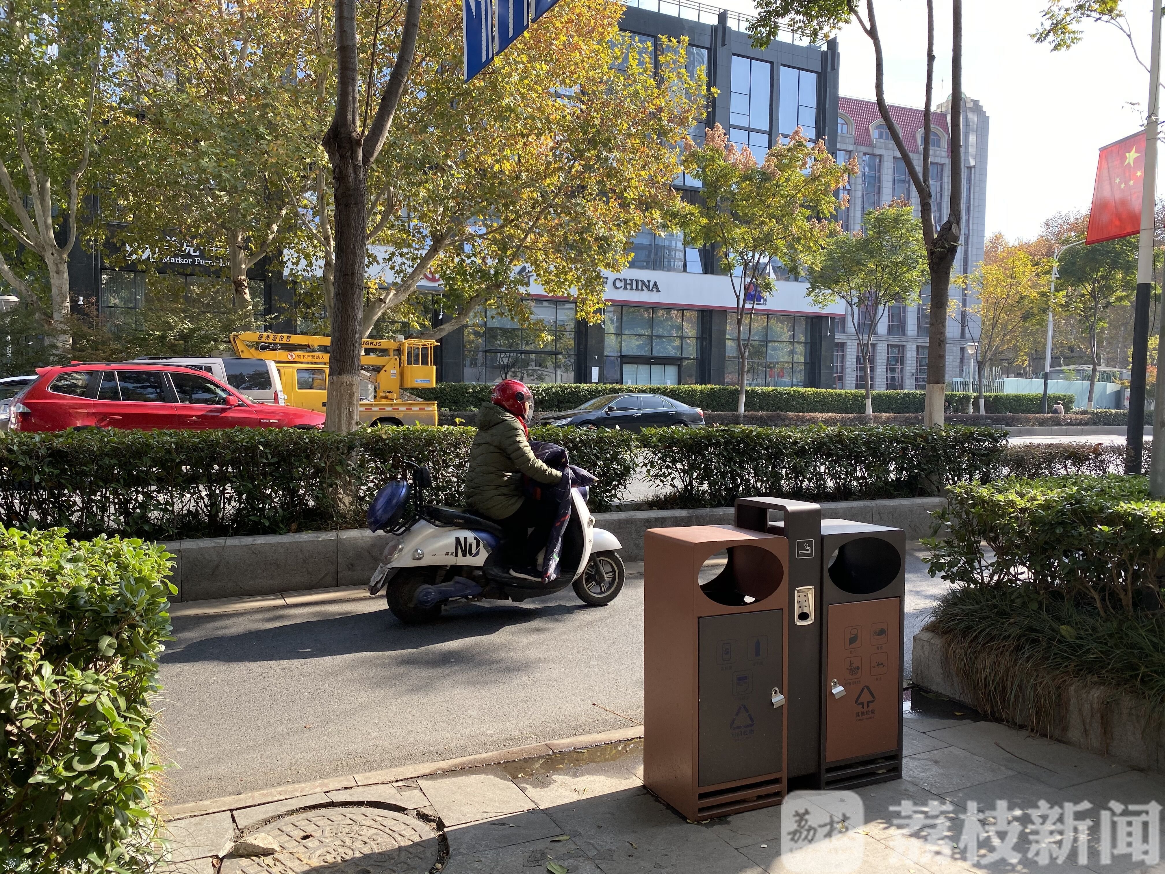 江蘇要取消路邊垃圾桶廣告燈箱？沒(méi)了垃圾桶，你會(huì)怎么