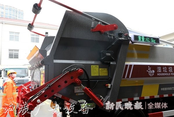 垃圾箱細節(jié)取勝收運車太陽能垃圾桶自動稱重 這里的垃圾分類