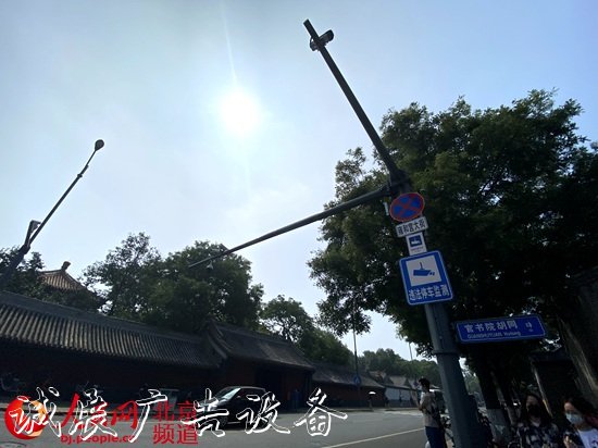 探頭路牌路燈共用一桿滾動(dòng)式燈箱北京今年重點(diǎn)改造20多條道路