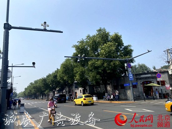 探頭路牌路燈共用一桿滾動(dòng)式燈箱北京今年重點(diǎn)改造20多條道路