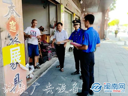 創(chuàng)城在行動 漳州高新不銹鋼宣傳欄區(qū)戶外廣告整治不停步
