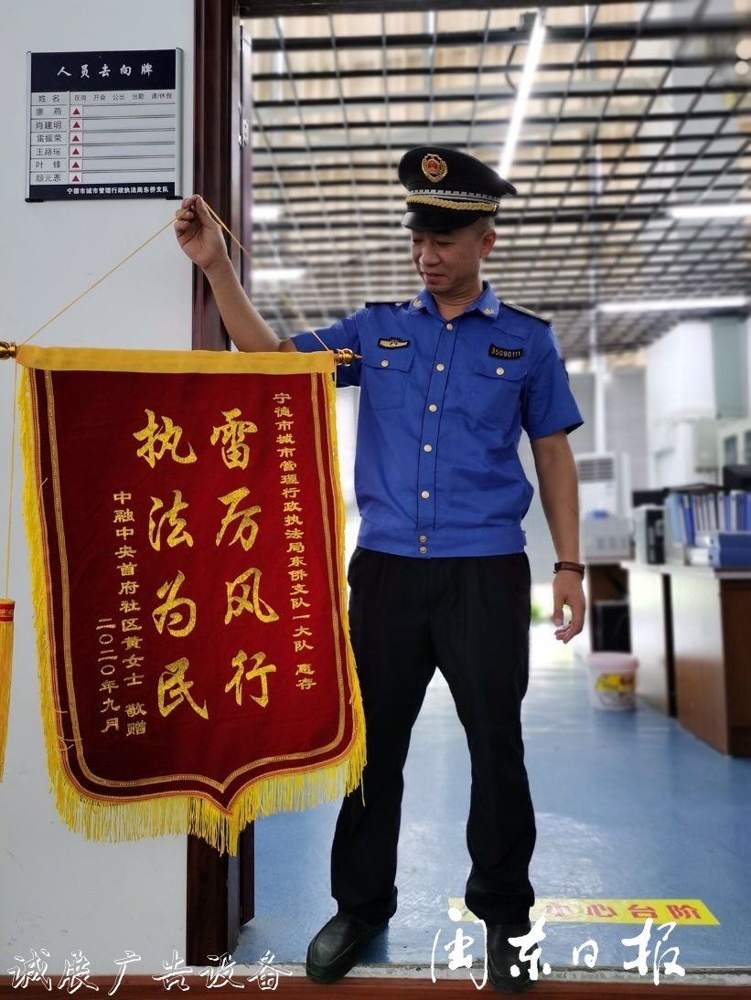 擾民的7米燈箱廣宣傳欄廠家告，終于拆了！