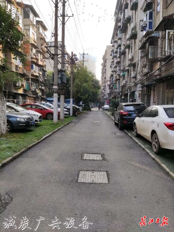 69個垃圾桶變成10個垃廣告垃圾箱圾分類投放亭，老舊小區(qū)環(huán)