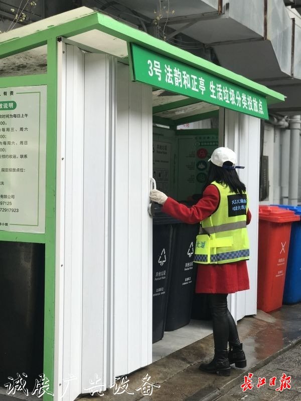 69個垃圾桶變成10個垃廣告垃圾箱圾分類投放亭，老舊小區(qū)環(huán)