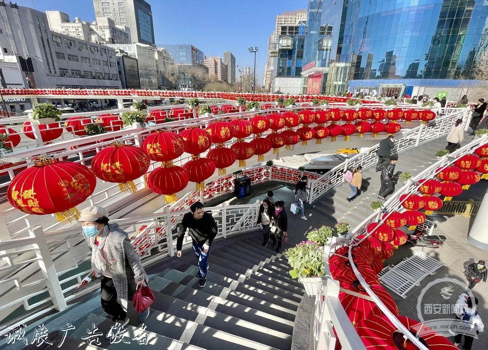 小寨十字換新顏廣告燈箱多少錢一個 智能路牌助通行