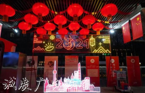 鴻鑫嘉和：外灘終點(diǎn)站太陽能垃圾桶公交站臺火了！個性化設(shè)