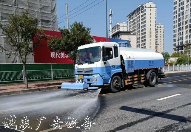 上海持續(xù)進行公共滾動廣告燈箱環(huán)境大沖洗、大消殺
